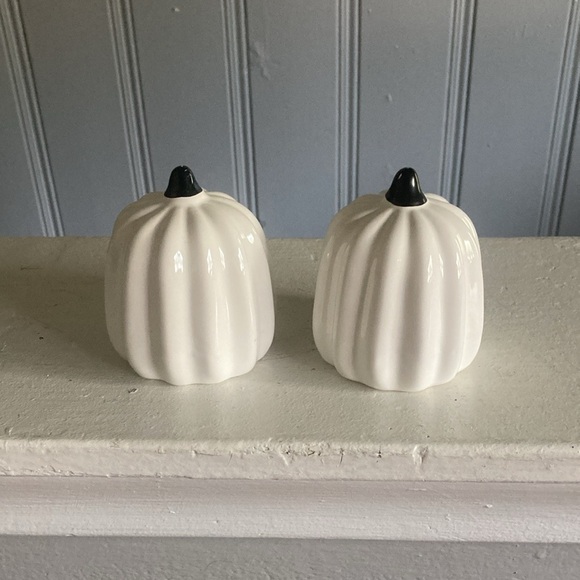 NWT- Set of 2- White Pearl Glazed Porcelain Pumpkin Decorations - Picture 4 of 12